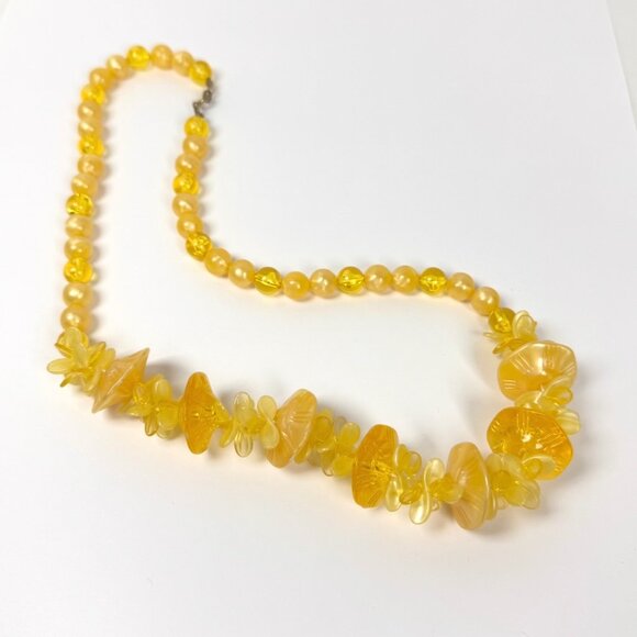 VINTAGE 80s Chunky Yellow Beaded Necklace Plastic Flower Barbie Y2K Twee - Picture 4 of 11